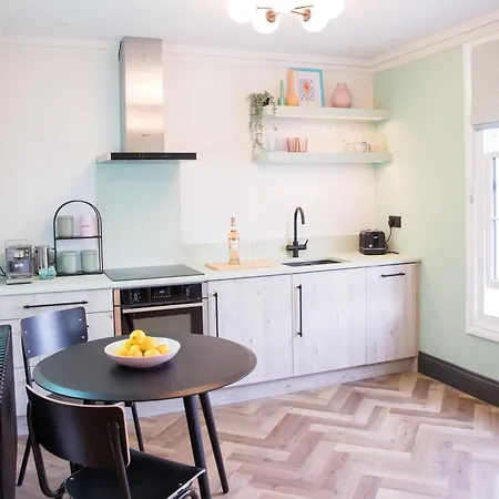 4 Wellington Terrace * Whitby