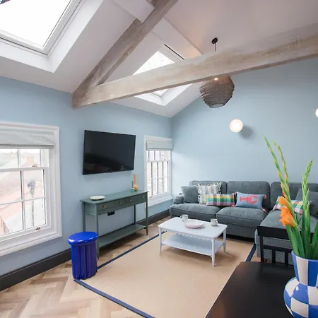 4 Wellington Terrace * Whitby