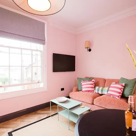 4 Wellington Terrace * ويتبي