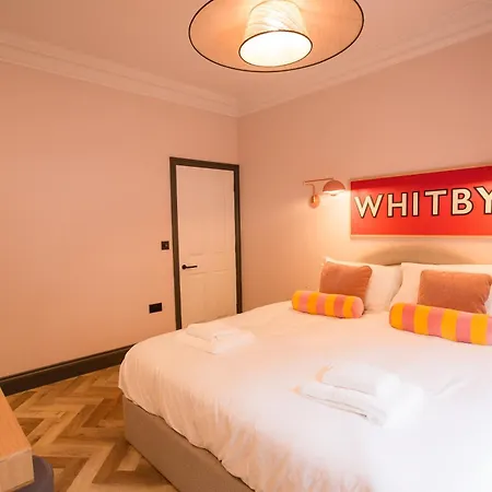 4 Wellington Terrace * ويتبي